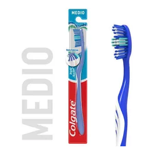 Cepillo dental Colgate Triple Acción medio